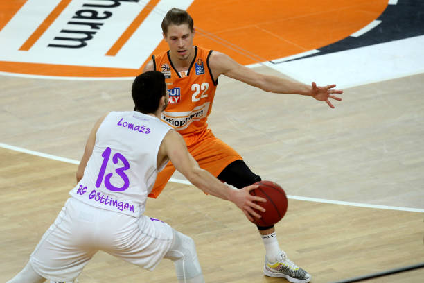 但伊万科维 但伊万科维