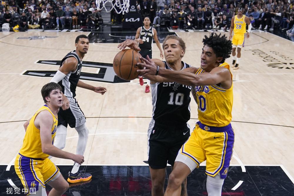 犀利的头球 犀利的头球