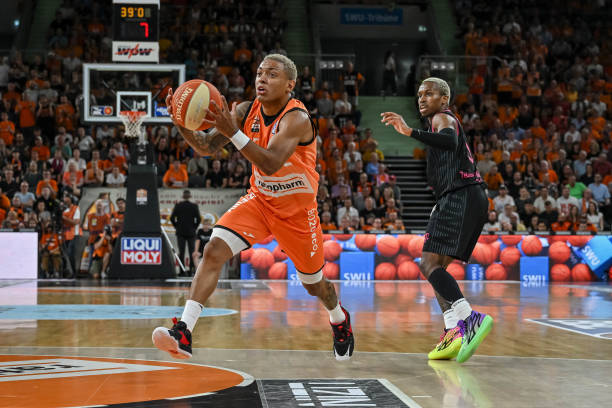 虽然罗伯逊 虽然罗伯逊