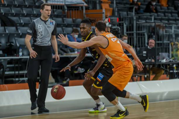 用对手防线 用对手防线